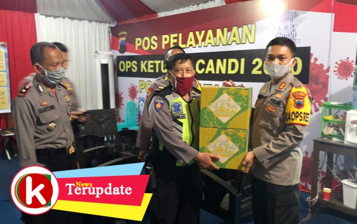 Kapolres Batang Berikan Bingkisan ke Anggota TNI-Polri di Pos Pengamanan dan Pos Pelayanan