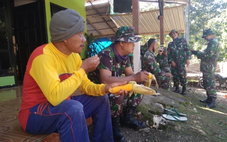 Ternyata Kesukaan Rahmat Makan Ini di Lokasi Pra TMMD