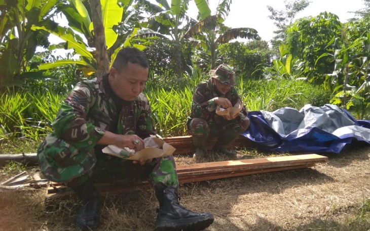 Makan di Tempat Terbuka