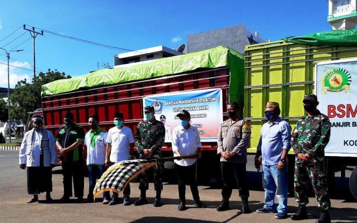 Walikota Bitung di dampingi Dandim 1310/Bitung dan Kapolres Bitung lepas bantuan banjir bandang Gorontalo