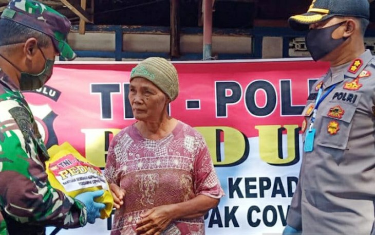 TNI-Polri Berbagi Kasih