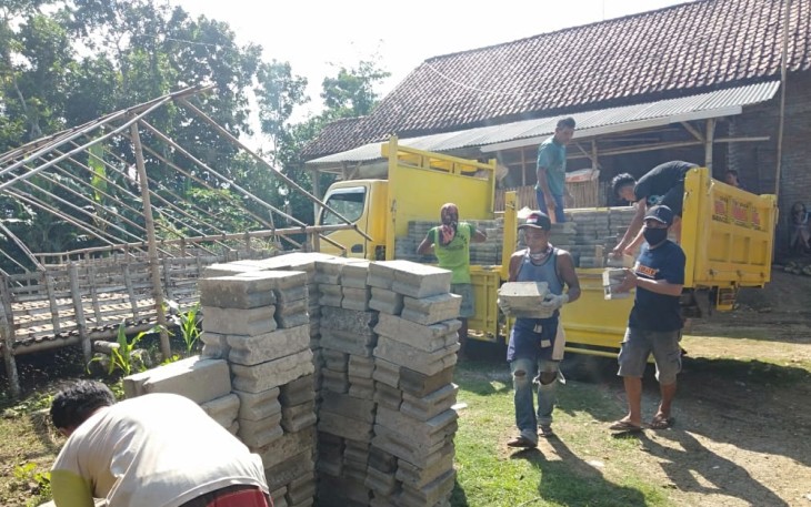 Batako Mulai Diturunkan