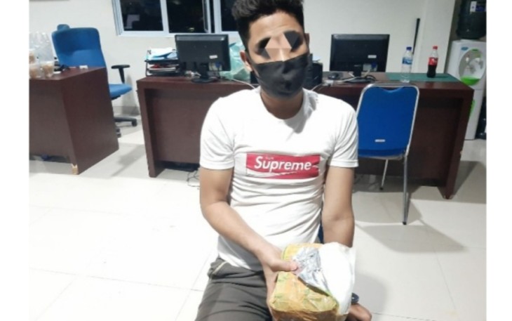 Pelaku serta barang bukti satu Kg Sabu-sabu yang diamankan Polairud Polda Kepri