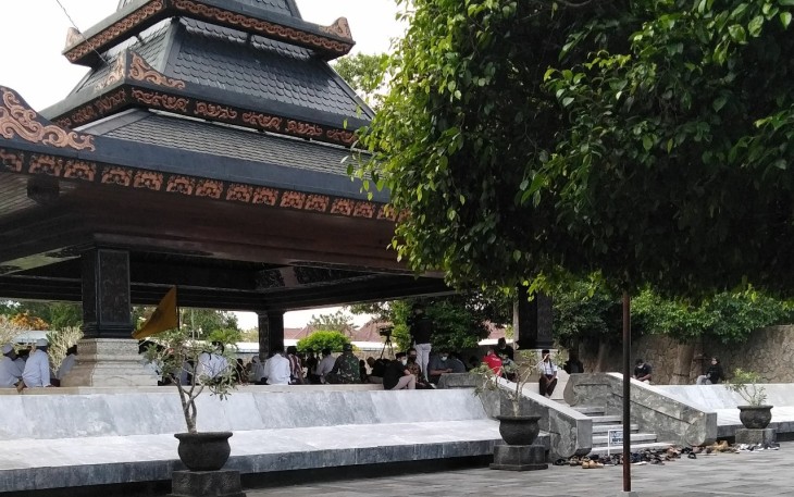 Makam Bung Karno saat Dikunjungi Peziarah (foto: Faisal NR / Klikwarta.com) 