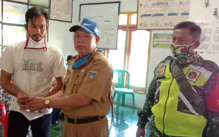 35 KK Warga Desa Sri Jaya OKU Timur Terima BLT Tahap Dua dan Tiga