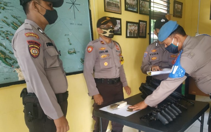 Periksa Kebersihan dan Kelengkapan Administrasi Senpi Personil Polres Lingga