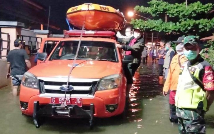 Masyarakat Terdampak Rob di Pesisir Brebes Mulai Dapat Bantuan