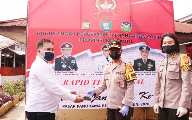 Polda Bengkulu Bersama Gugus Tugas Covid–19 Adakan Rapid Tes Massal di Pasar Panorama