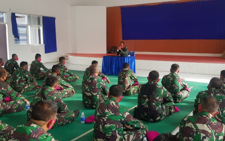 Komandan Yonmarhanlan VIII Bitung Laksanakan Jam Komandan