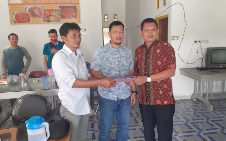 Sejumlah Warga Babatan Serahkan Surat Tuntutan RDP ke Dewan Seluma