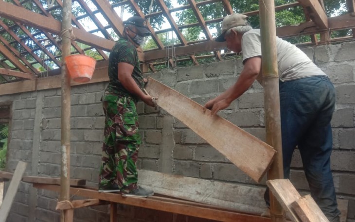 Mbah Tarno Masih Lihai dalam Bekerja