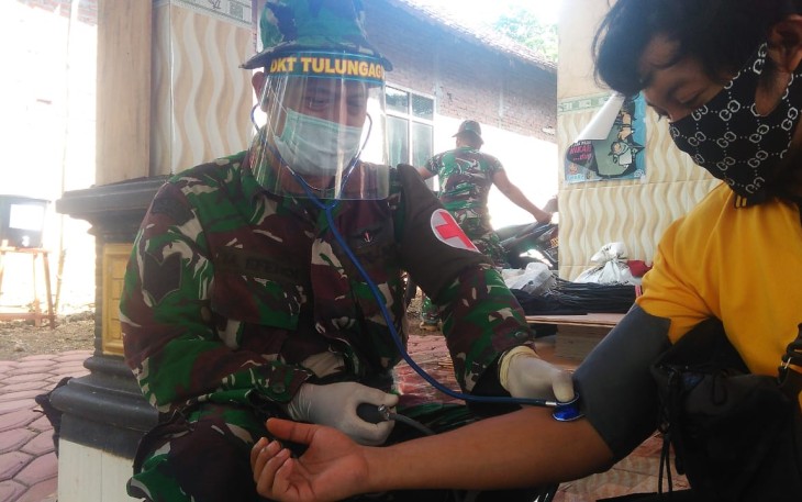Tim Kesehatan Lakukan Pengecekan Tetap dengan Protokol kesehatan