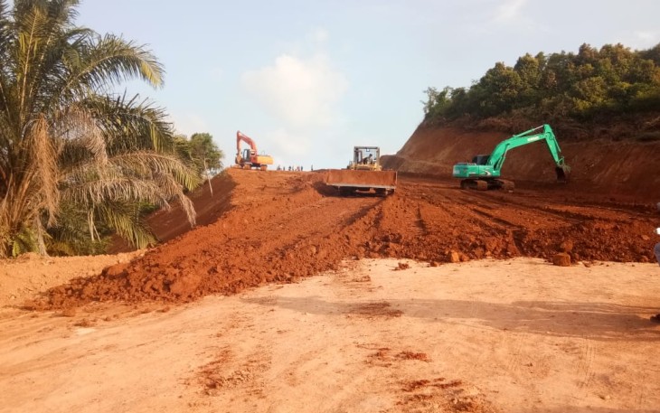 SEJUMLAH ALAT BERAT DILIBATKAN DALAM GIAT TMMD KE-108 KODIM SUBANG