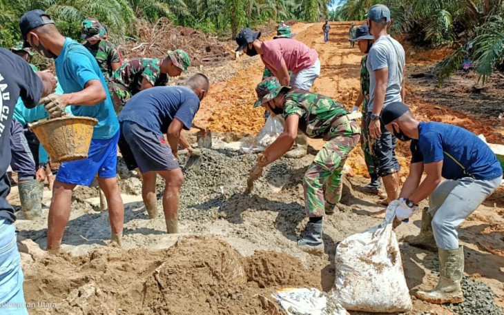 Sinergitas TNI dan Pemerintah Daerah Bangun Desa Perbatasan Siap Tingkatkan Produktifitas Bidang Ekono