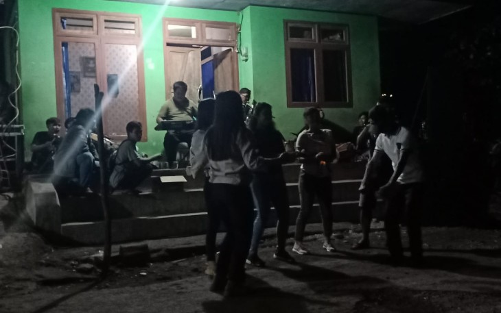 ORGAN TUNGGAL MENJADI SARANA HIBURAN SATGAS TMMD & MASYARAKAT