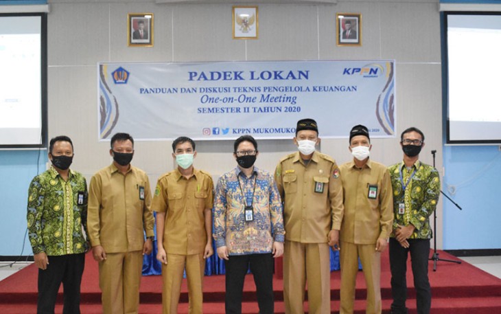 Foto bersama usai acara