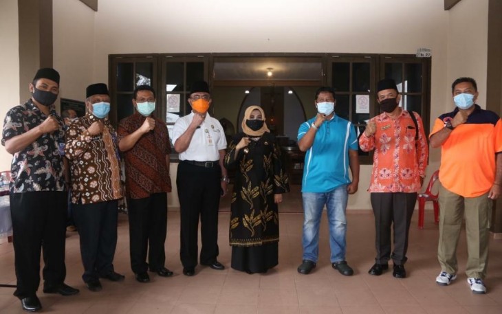 Rahma Tinjau Kesiapan Ibadah New Normal di Gereja Katolik Kristus Raja
