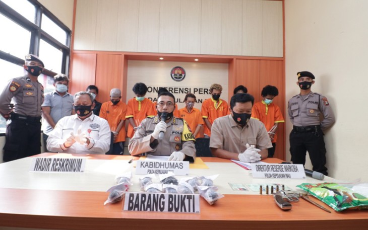 Polda Kepri saat ekspose tersangka dan barang bukti