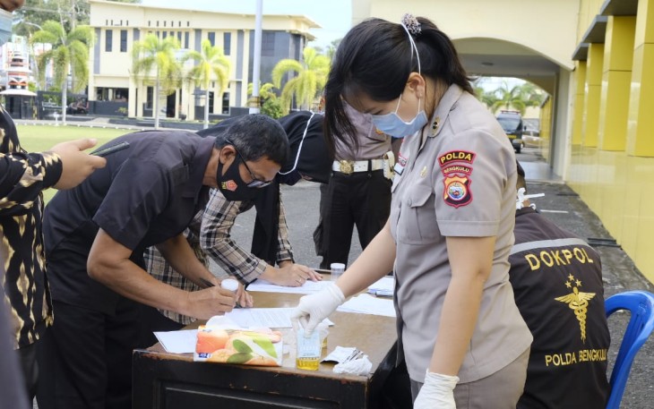 Personil Dalam Ops Antik Polda Bengkulu Dites Urine