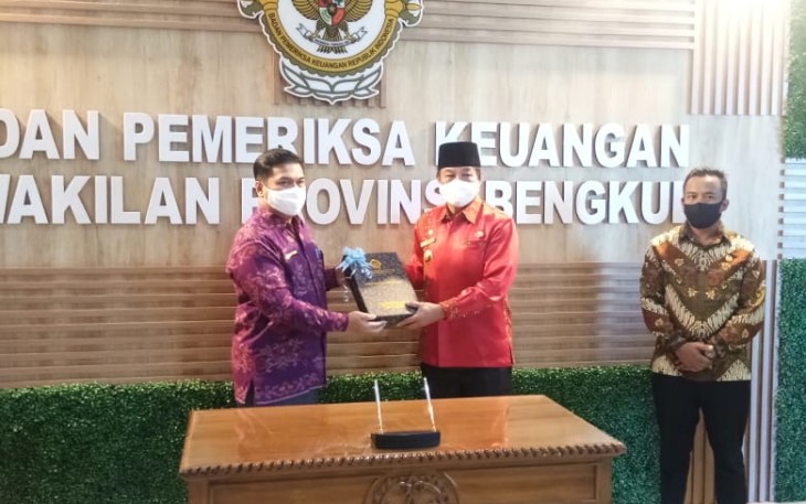 Bupati Kabupaten Lebong Rosjonsyah 