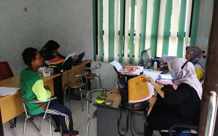 Terduga pelaku saat diperiksa penyidik