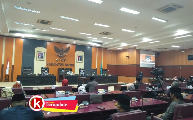 Rapat Paripurna DPRD Kabupaten Blitar Tentang Penyampaian Laporan Banggar Soal APBD-P Tahun 2020 (foto: Faisal NR / Klikwarta.com) 