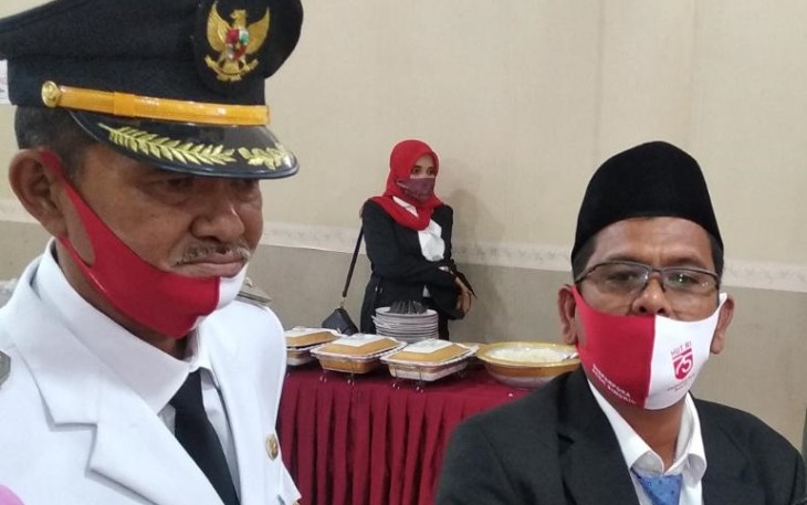 Ketua DPRK Aceh Singkil Hasanuddin Aritonang (kanan) bersama Wakil Bupati Sazali.