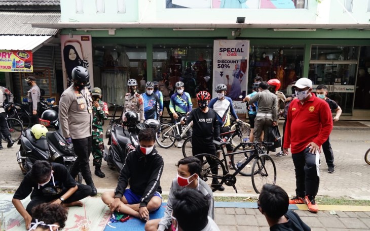 Bupati Pati sosialisasikan pemakaian masker disela olah raga bersepeda