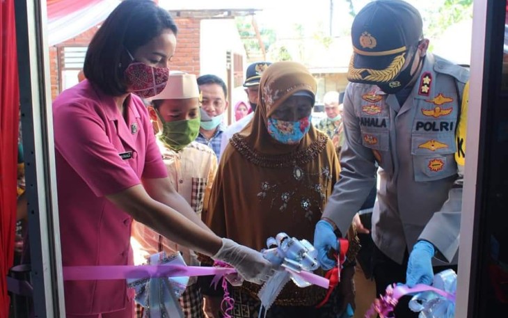 Kapolres Bengkulu Serahkan Bedah Rumah