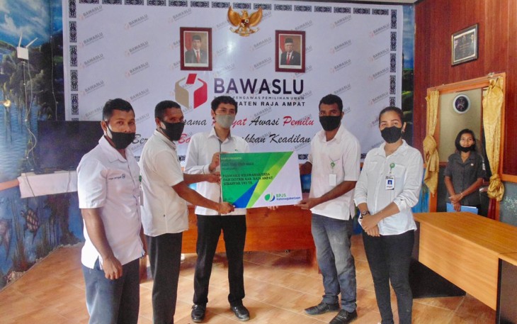 Pengawas Adhoc di Raja Ampat Dapat Jaminan Sosial dari BP Jamsostek