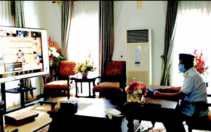 Gubernur Prov Kepri Isdianto saat video converence