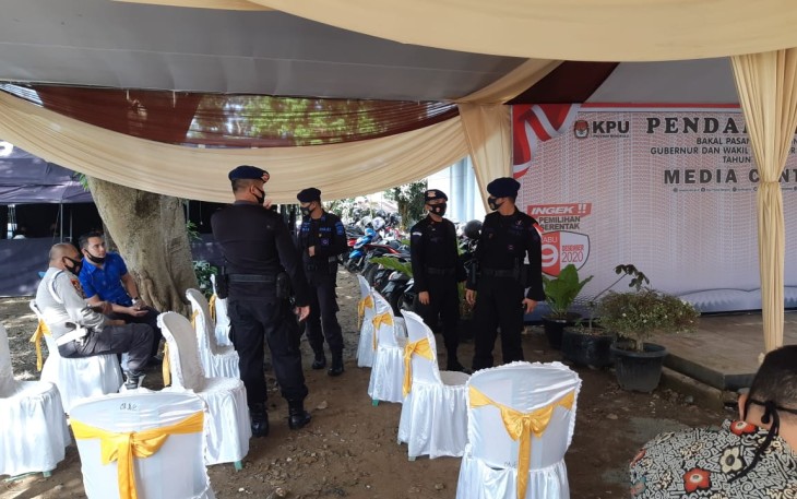 Brimob Polda Bengkulu Lakukan Pengamanan dan Monitoring Pendaftaran Cagub dan Cawagub