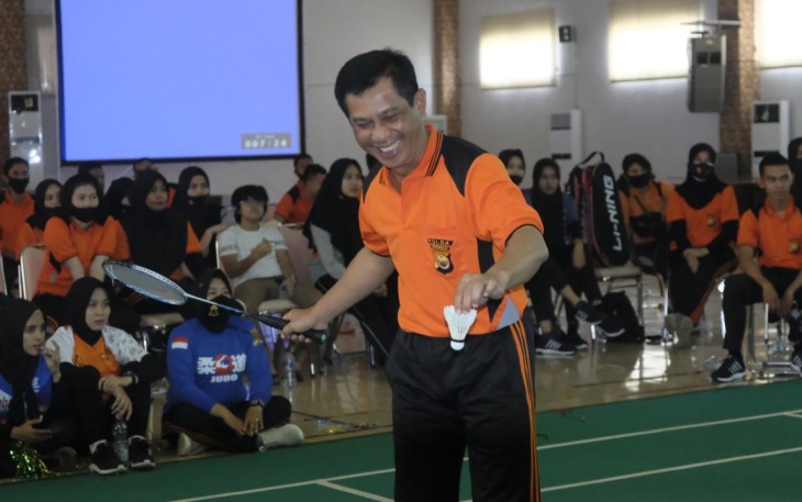 Kapolda Bengkulu Irjen Pol Drs Teguh Sarwono M Si Buka Perlombaan Badminton Dalam Rangka Memperingati HUT Bhayangkari ke 72 Tahun
