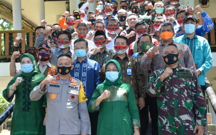 Foto bersama usai acara