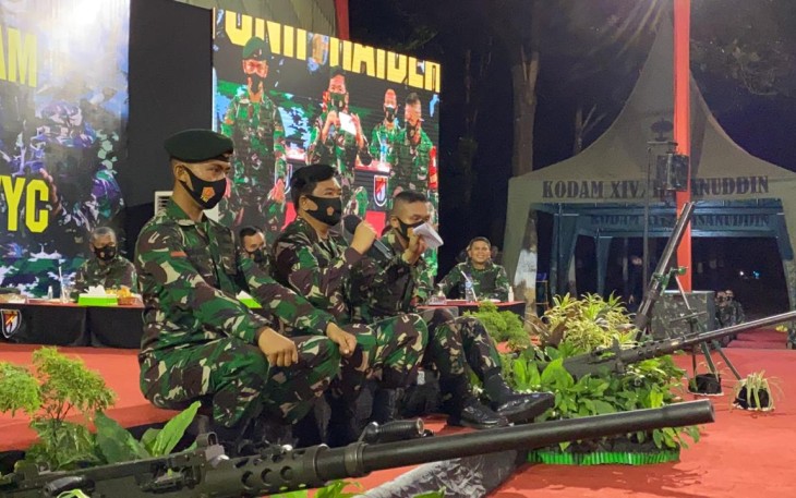 Panglima TNI Berdialog dan Makan Malam Bersama Prajurit Yonif Raider 700/WYC