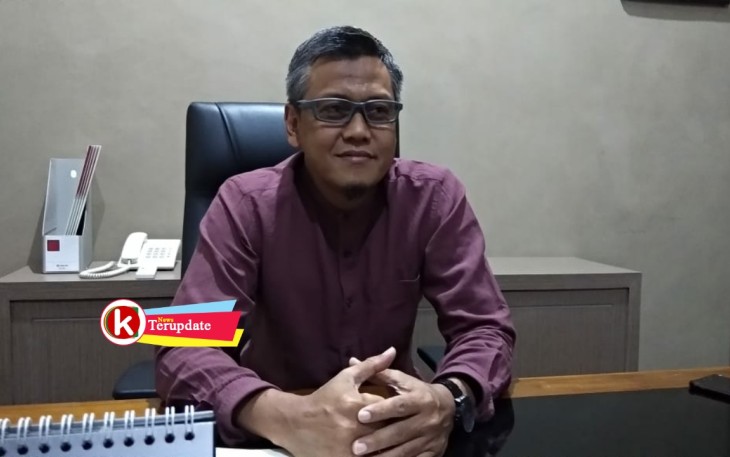 Wakil Ketua DPRD Kota Blitar Agus Zunaidi Dihubungi Klikwarta.com di Ruang Kerjanya (foto: Faisal NR / Klikwarta.com) 