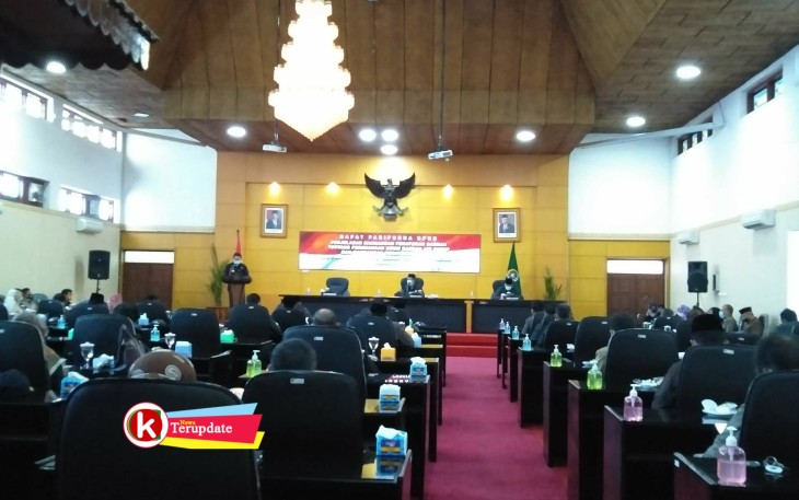Rapat Paripurna DPRD Kota Blitar, 28 September 2020. (foto: Faisal NR / Klikwarta.com) 
