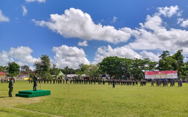 Kodim 1417/Kendari Melaksanakan Upacara Pembukaan Karya Bakti TNI Dalam Rangka Serbuan Teritorial Tahun 2020