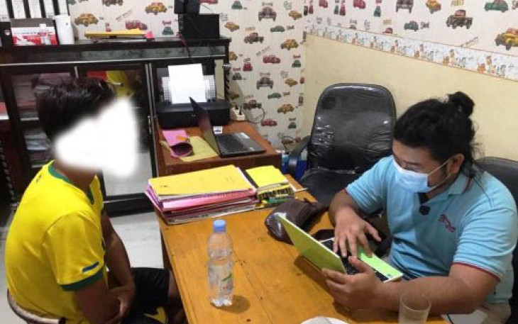 Pria Nasal Saat Dimintai Keterangan 