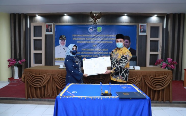 Pemko Tanjung Pinang Serahkan Hibah Tanah ke Umrah