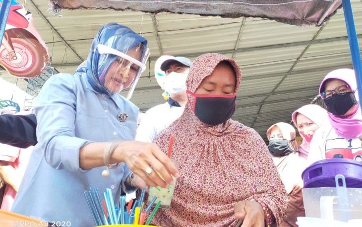 Cawabup Lamongan Astiti Suwarni Janjikan Modal ke Pedagang Pasar Blimbing