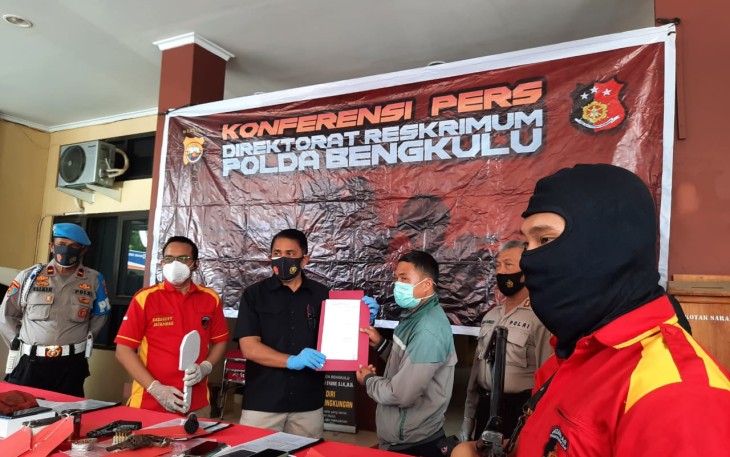 Polda Bengkulu Serahkan Barang Bukti Kasus Begal Kepada Pemilik Kendaraan