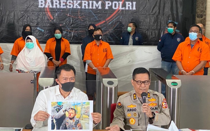 Kadiv Humas Polri Irjen Argo Yuwono membeberkan  percakapan Whatsapp grup Koalisi Aksi Menyelamatkan Indonesia (KAMI) Medan di depan Media. Kamis 15/10/2020
