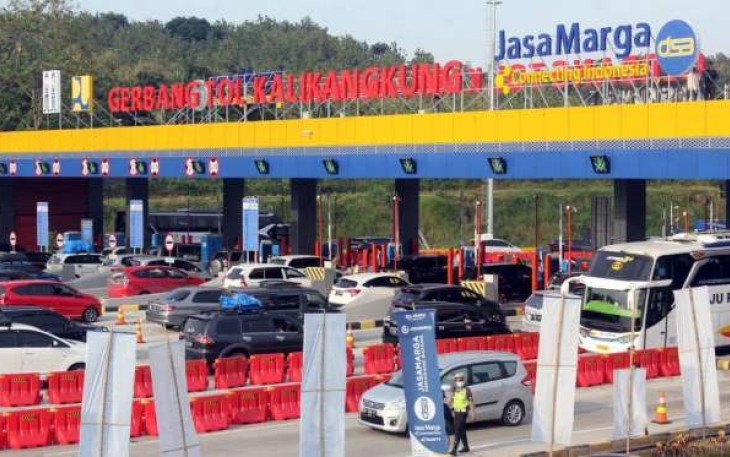 Kepadatan tol Kalikangkung saat libur panjang. Kamis (29/10/2020)