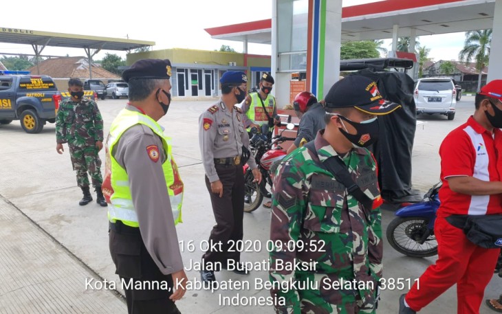 Gabungan TNI-Polri dan Satpol PP Bengkulu Selatan Sosialisasikan Prokes Covid-19