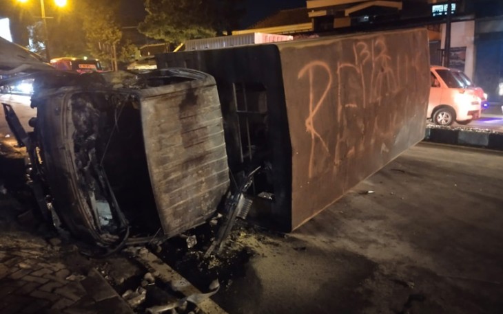 Unjuk rasa ribuan mahasiswa di kawasan Bundaran Kartasura Kabupaten Sukoharjo Jawa Tengah.