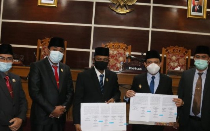 DPRD Kota Bengkulu menggelar Rapat Paripurna dengan agenda Penandatanganan Nota Kesepakatan Kebijakan Umum Anggaran (KUA) dan Priorotas Plafon Anggaran Sementara (PPAS) tahun anggaram 2021