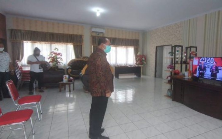 Pjs walikota Bitung Drs.Edison Humiang M.Si saat mengikuti upacara peringatan sumpah pemuda ke 92