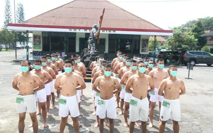 Peserta sidang pantukhir penerimaan Cata PK TNI AD Gel II TA. 2020 di Gedung Sudirman Dodikbelanegara, Rindam IV/Diponegoro. Kamis (5/11/2020)  