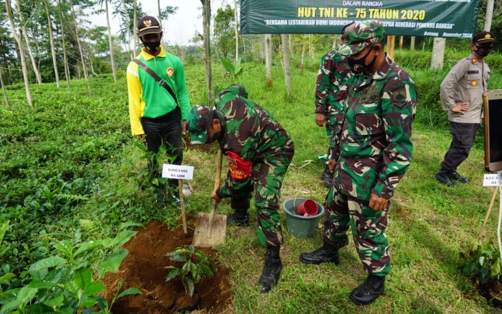 Danramil 09/Blado Kapten Cba Suwanto melaksanakan acara pembukaan Karya Bakti mandiri di Desa Bismo, Kecamatan Blado, Kabupaten Batang. Jumat (6/11/20)